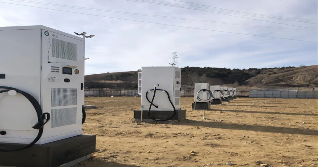 350kW DC fast EV charger station installed outdoors for commercial use.