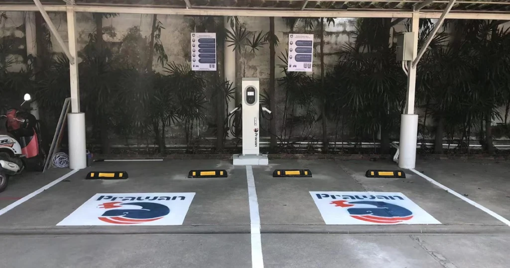 Dual port outdoor EV charging station for public electric vehicle parking.