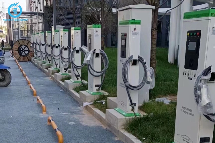 Apartment EV charging solutions with multiple fast chargers for electric vehicles in residential complex parking lot.